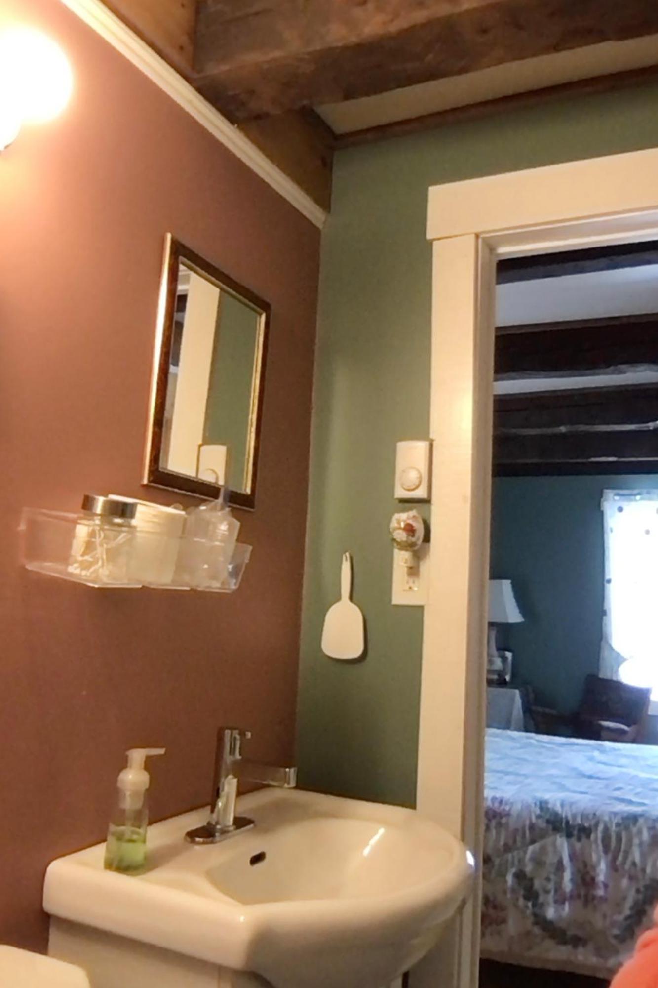 Mountainview Solitude Inn Riverside Room photo